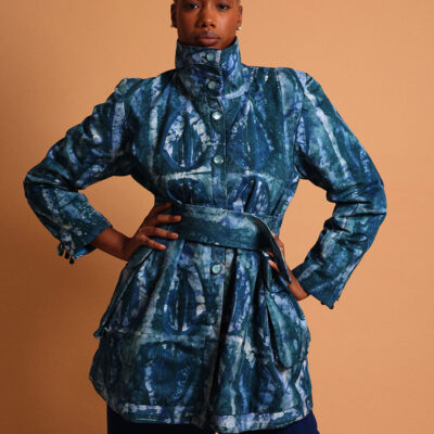 Manteau mi saison bleu à col avec ceinture pour femme - Kroskel et son manteau de luxe pour femme