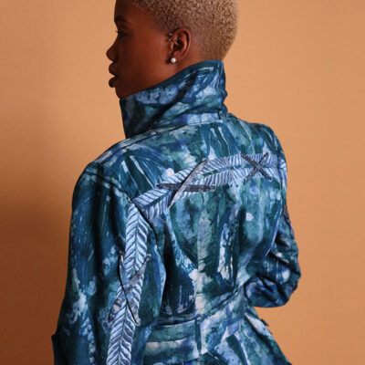 Manteau mi saison bleu à col avec ceinture pour femme - Kroskel et son manteau de luxe pour femme