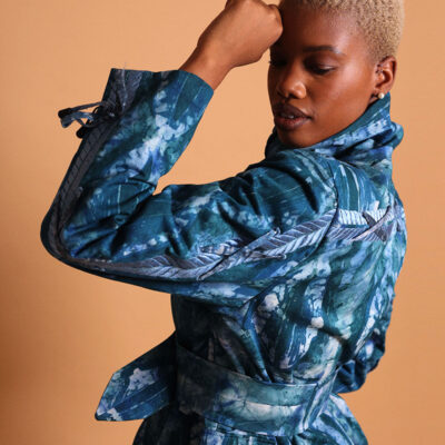 Manteau mi saison bleu à col avec ceinture pour femme - Kroskel et son manteau de luxe pour femme