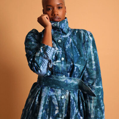 Manteau mi saison bleu à col avec ceinture pour femme - Kroskel et son manteau de luxe pour femme