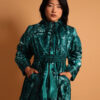 Manteau vert à capuche avec ceinture pour femme - Kroskel et son manteau de luxe pour femme