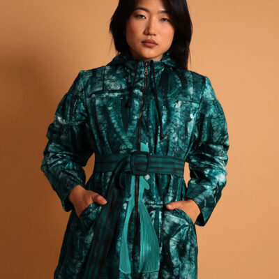 Manteau vert à capuche avec ceinture pour femme - Kroskel et son manteau de luxe pour femme