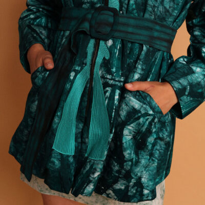 Manteau vert à capuche avec ceinture pour femme - Kroskel et son manteau de luxe pour femme
