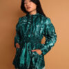 Manteau vert à capuche avec ceinture pour femme - Kroskel et son manteau de luxe pour femme