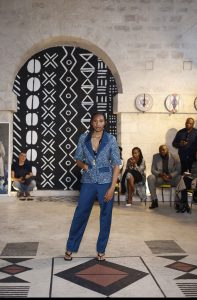 Défilé de mode Automne-Hiver 2022 - Kroskel chez Saargale - Tailleur chic Armure