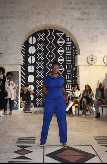 Défilé de mode Automne-Hiver 2022 - Kroskel chez Saargale - Top et pantalon en jersey ASSUME