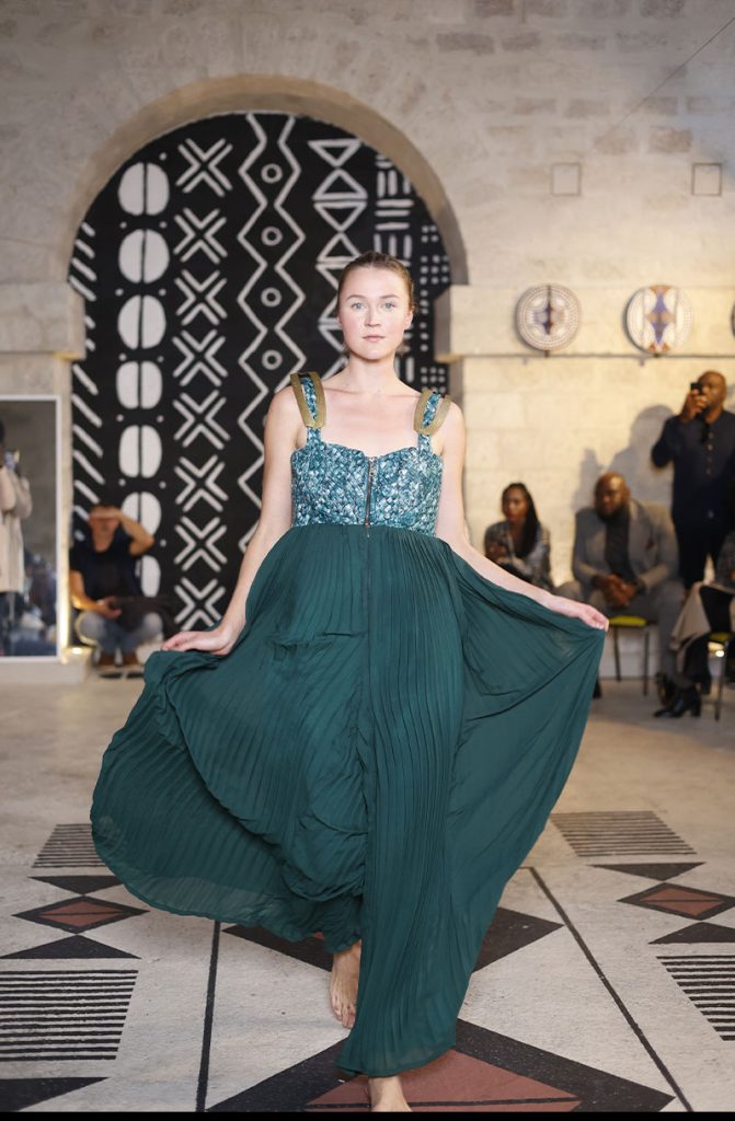 Défilé de mode Automne-Hiver 2022 - Kroskel chez Saargale - Robe Combi DAILES