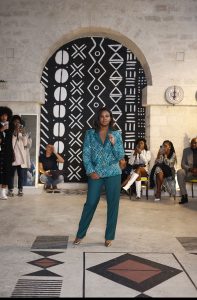 Défilé de mode Automne-Hiver 2022 - Kroskel chez Saargale - Tailleur chic Quête