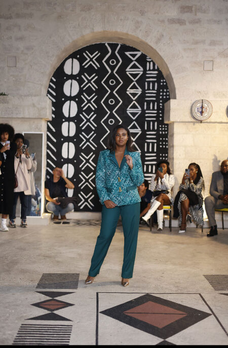 Défilé de mode Automne-Hiver 2022 - Kroskel chez Saargale - Tailleur chic Quête