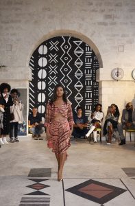 Défilé de mode Automne-Hiver 2022 - Kroskel chez Saargale - vespa