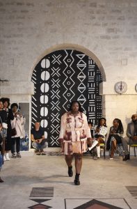 Défilé de mode Automne-Hiver 2022 - Kroskel chez Saargale - Saharienne VISONE