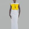 Découvrez la robe Promesse Lumineuse de notre collection Le Balai. Inspirée par l’idée d’un renouveau, cette robe au tissage blanc et à la coupe architecturale célèbre la reconstruction et la promesse d’un avenir lumineux.