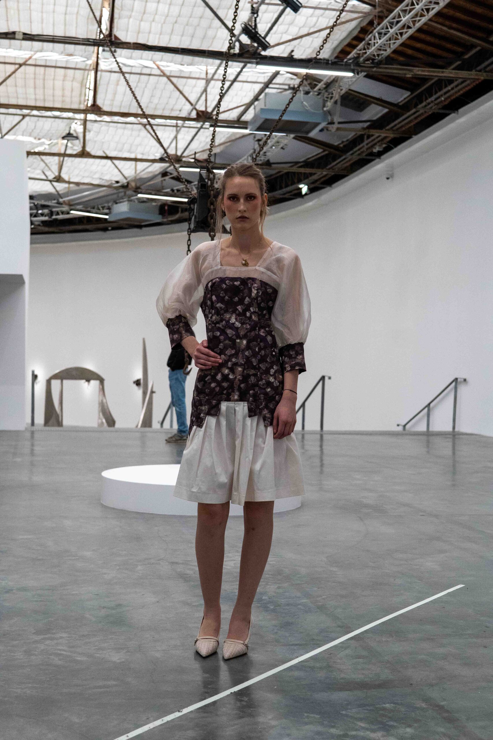 Robe délicatesse Kroskel – Organza & plis blanc